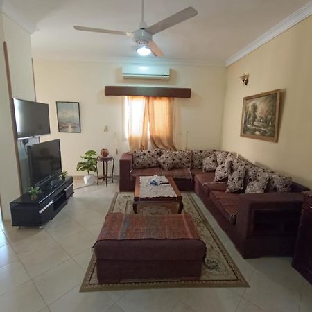 شقة سكنية ذات طابع عائلى متميز بها كافة الامكانيات من فلتر ماء وواى فاى Hurghada Esterno foto