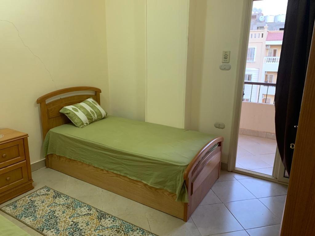 شقة سكنية ذات طابع عائلى متميز بها كافة الامكانيات من فلتر ماء وواى فاى Hurghada Esterno foto