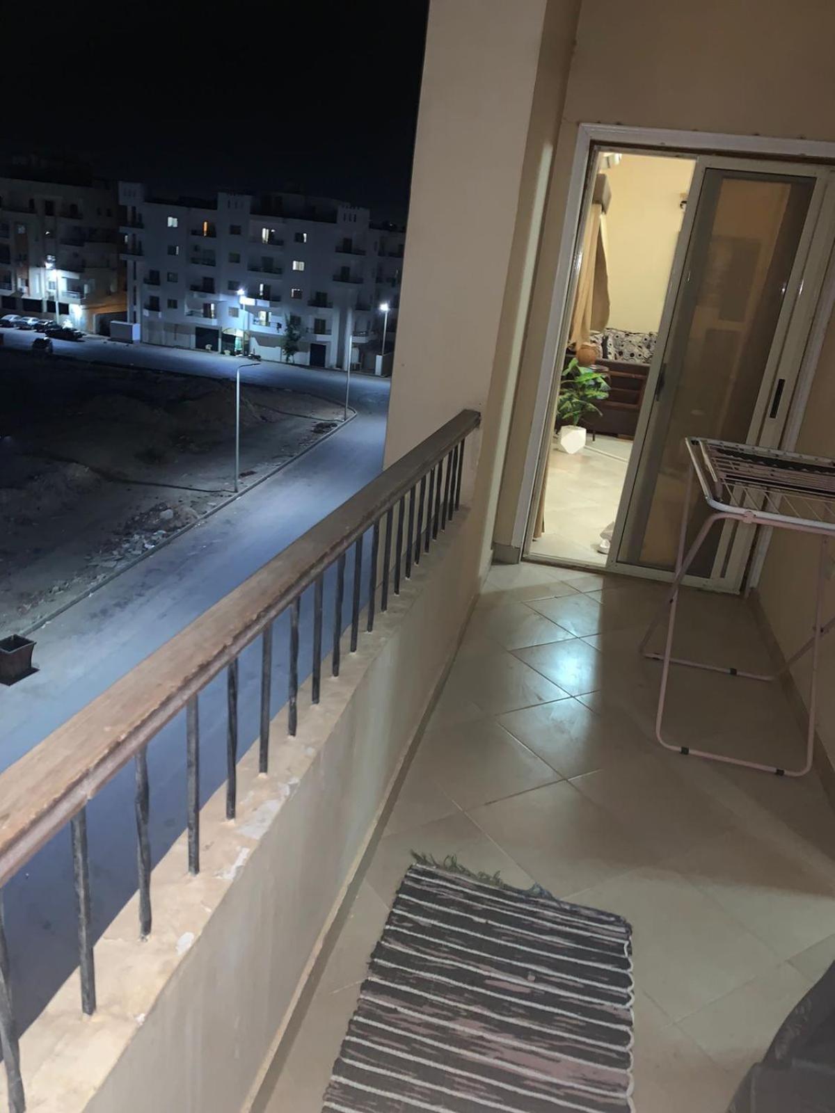 شقة سكنية ذات طابع عائلى متميز بها كافة الامكانيات من فلتر ماء وواى فاى Hurghada Esterno foto