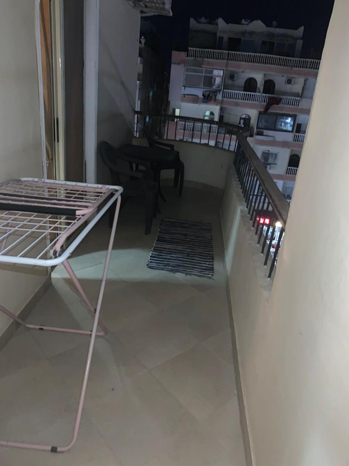 شقة سكنية ذات طابع عائلى متميز بها كافة الامكانيات من فلتر ماء وواى فاى Hurghada Esterno foto
