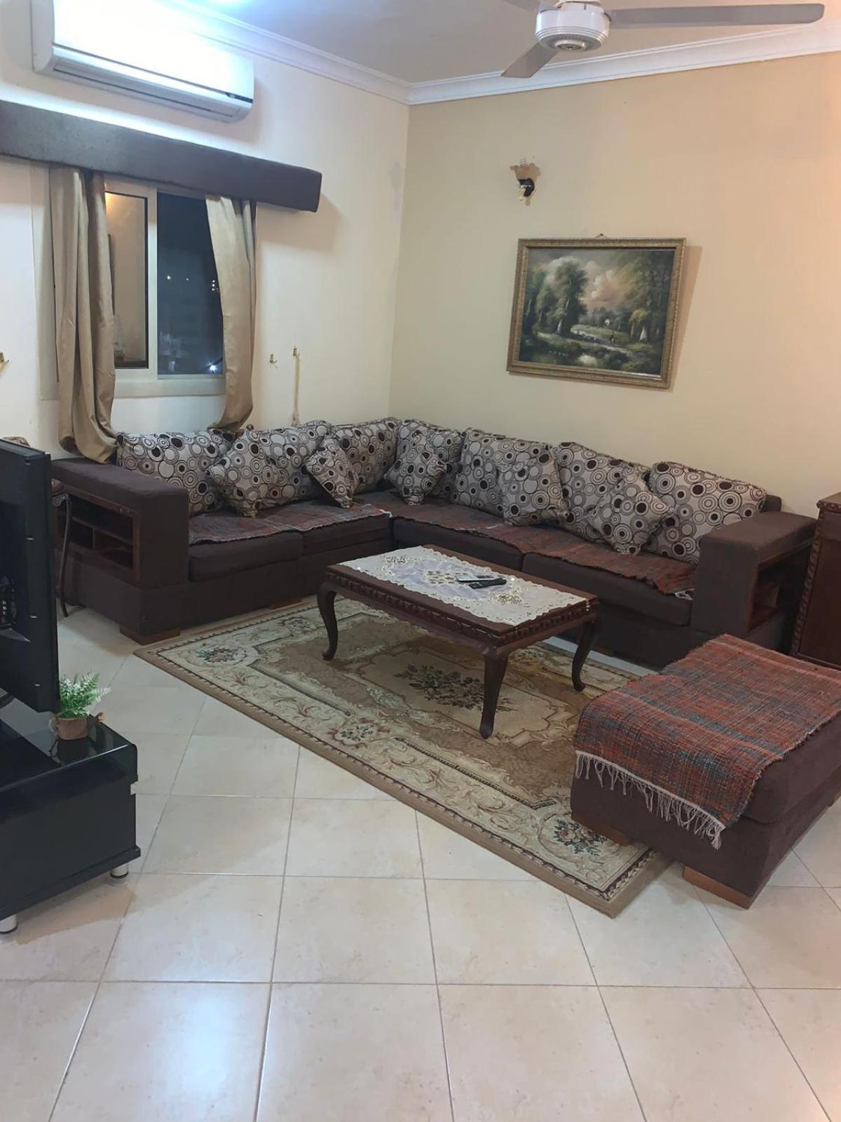 شقة سكنية ذات طابع عائلى متميز بها كافة الامكانيات من فلتر ماء وواى فاى Hurghada Esterno foto